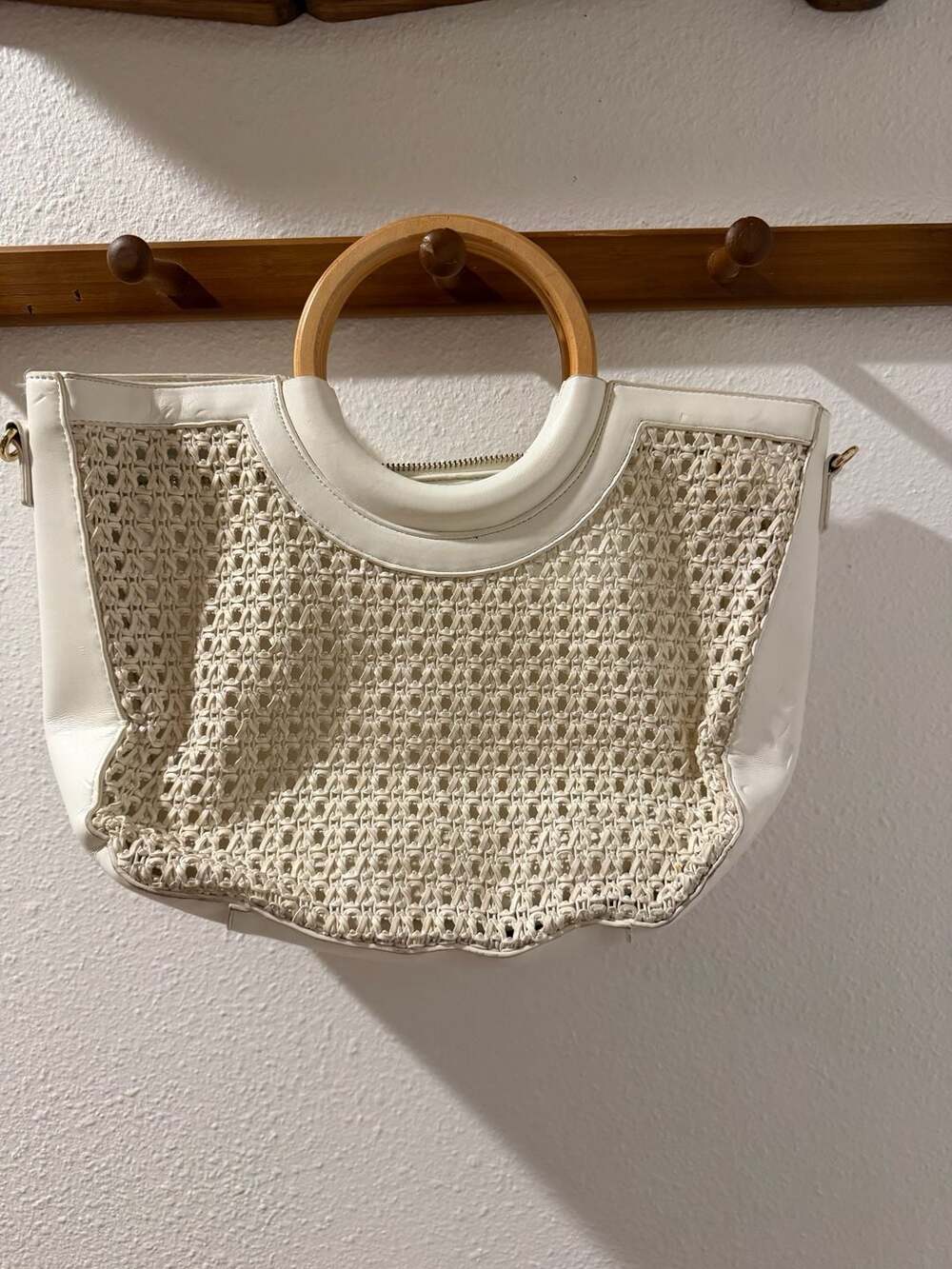 White Woven Straw and Faux Leather Tote Handbag with Wooden Ring Handles